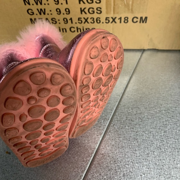 Carters 3 pairs of toddler boots size 6 and 7 - Picture 7 of 10